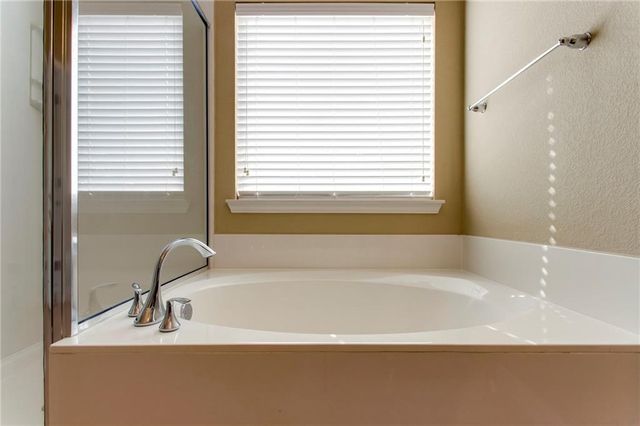 517 Dinge Bay DR, Round Rock, TX 78664