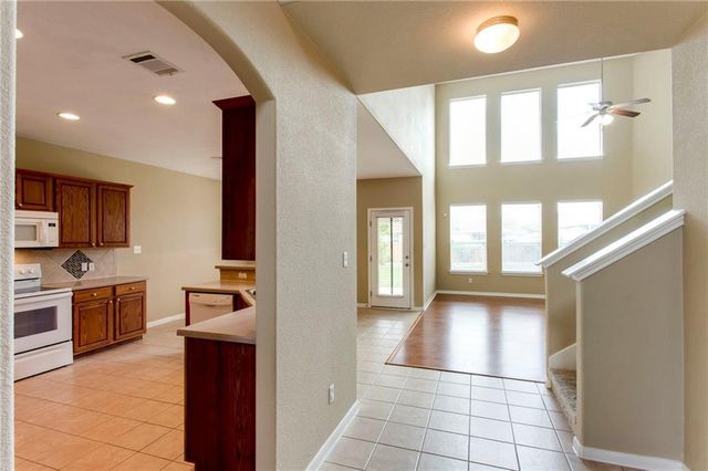 517 Dinge Bay DR, Round Rock, TX 78664