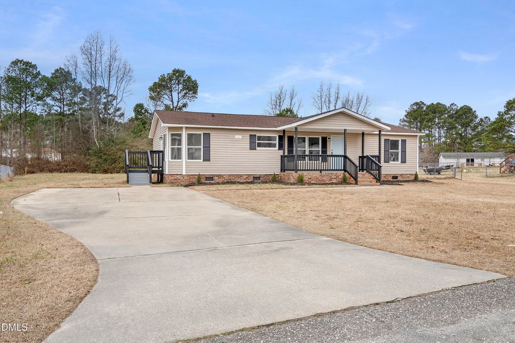 1410 Darby Drive, Raeford, NC 28376
