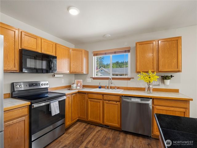 402 Factory Street SE, Orting, WA 98360