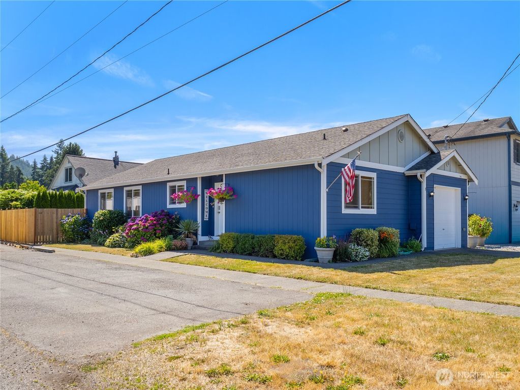 402 Factory Street SE, Orting, WA 98360