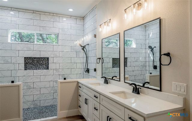 1229 Stallion Springs Drive, Fischer, TX 78623