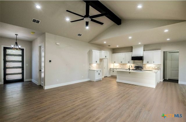 1229 Stallion Springs Drive, Fischer, TX 78623