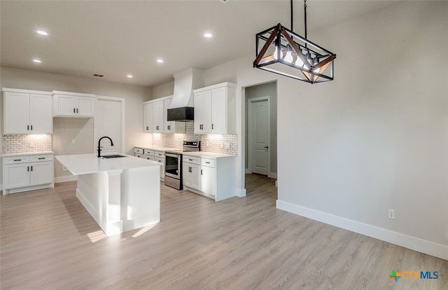 1229 Stallion Springs Drive, Fischer, TX 78623