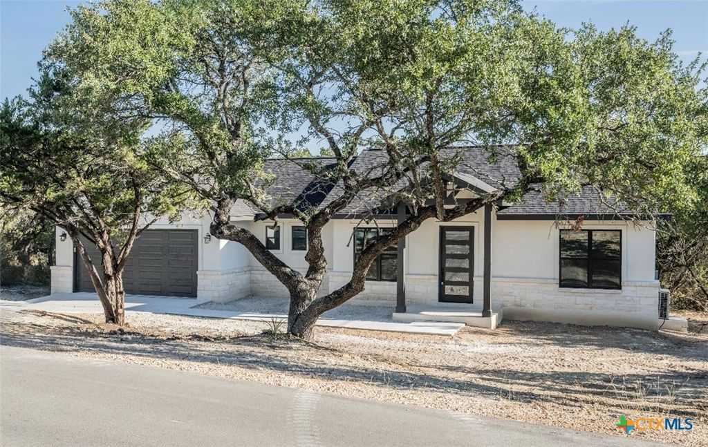 1229 Stallion Springs Drive, Fischer, TX 78623