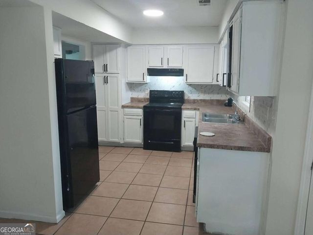 15 Lakeview Lane, Stockbridge, GA 30281