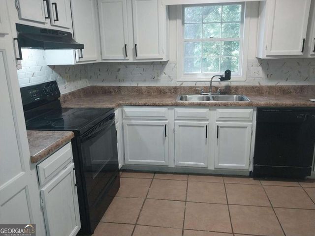 15 Lakeview Lane, Stockbridge, GA 30281
