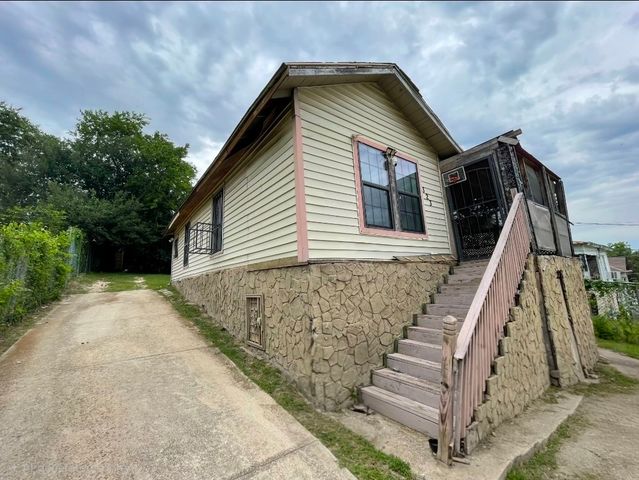 323 Sparks Street, Dallas, TX 75203