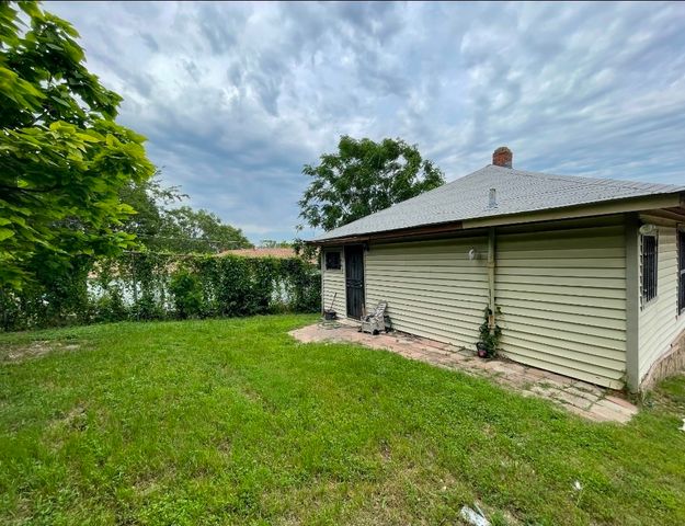 323 Sparks Street, Dallas, TX 75203