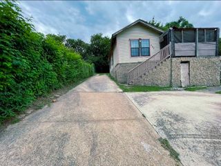 323 Sparks Street, Dallas, TX 75203