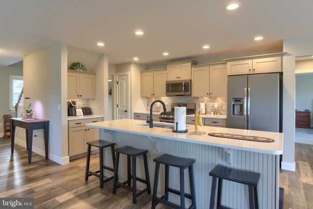 407 ORCHID CIR, Lebanon, PA 17046