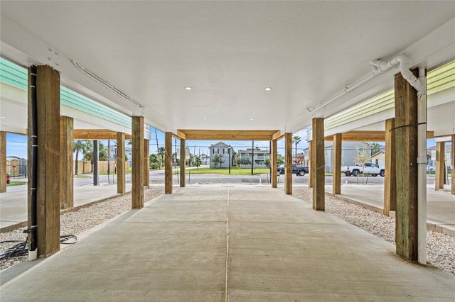 1106 62nd St, Galveston, TX 77551