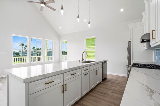 1106 62nd St, Galveston, TX 77551