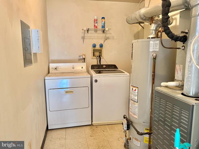 82 VERSAILLES CT, Hamilton, NJ 08619