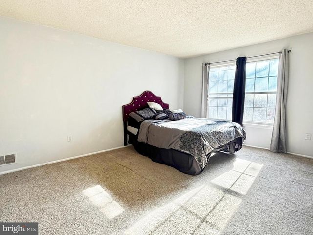 82 VERSAILLES CT, Hamilton, NJ 08619