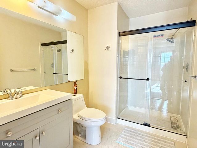 82 VERSAILLES CT, Hamilton, NJ 08619