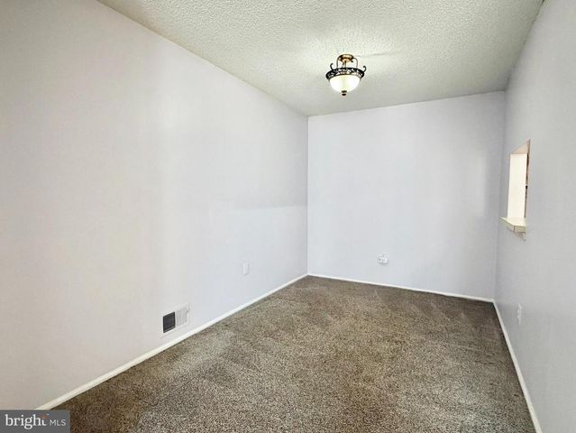 82 VERSAILLES CT, Hamilton, NJ 08619