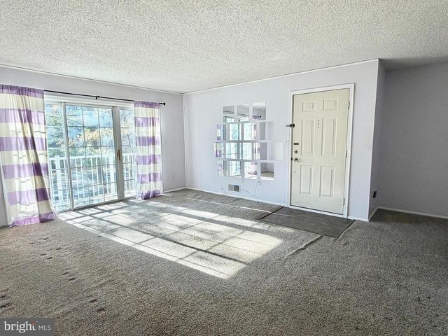 82 VERSAILLES CT, Hamilton, NJ 08619