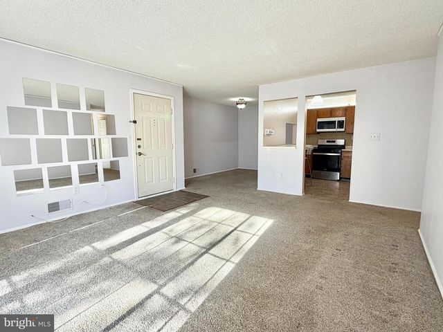 82 VERSAILLES CT, Hamilton, NJ 08619