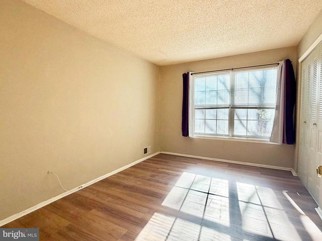 82 VERSAILLES CT, Hamilton, NJ 08619