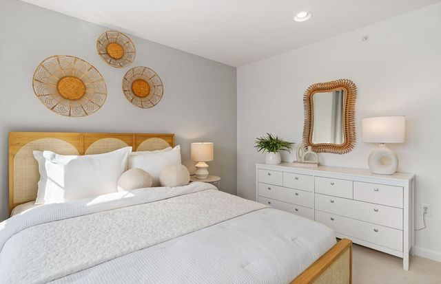 12 Emerald Run 63, Shrewsbury, MA 01545