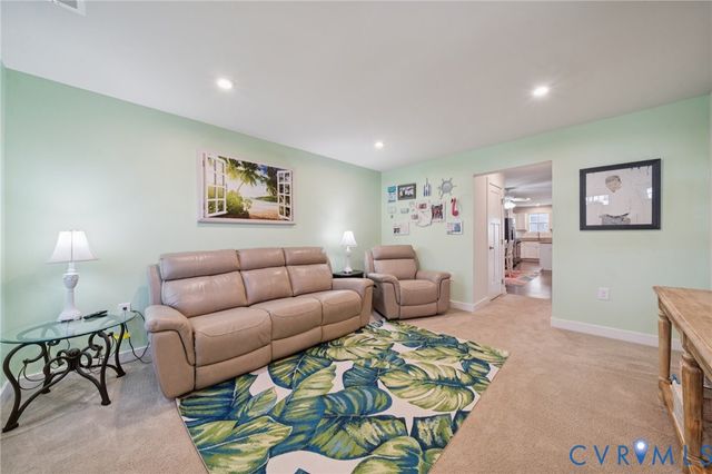7242 Peyton Randolph Ln, New Kent, VA 23124