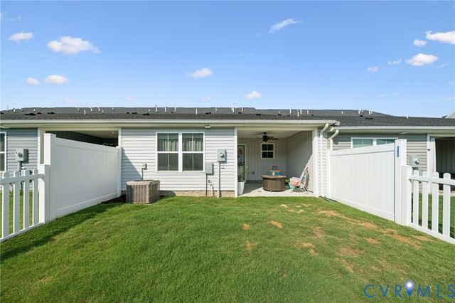 7242 Peyton Randolph Ln, New Kent, VA 23124