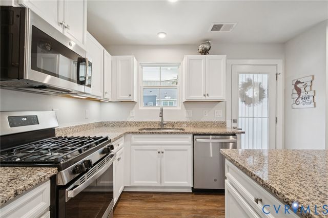 7242 Peyton Randolph Ln, New Kent, VA 23124