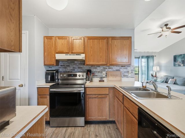30613 Hidden Pines Lane, Roseville, MI 48066
