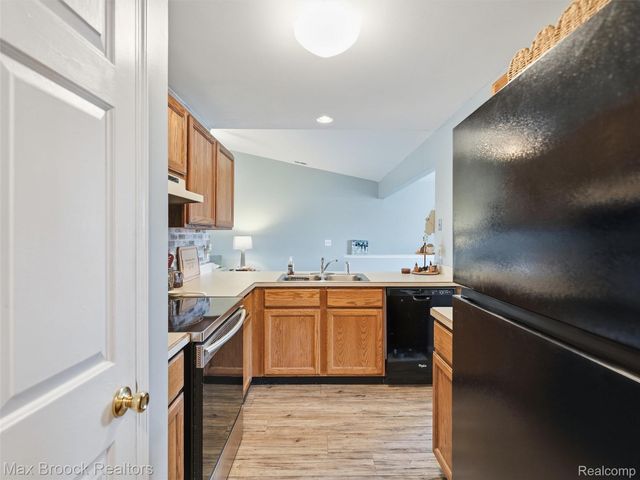 30613 Hidden Pines Lane, Roseville, MI 48066
