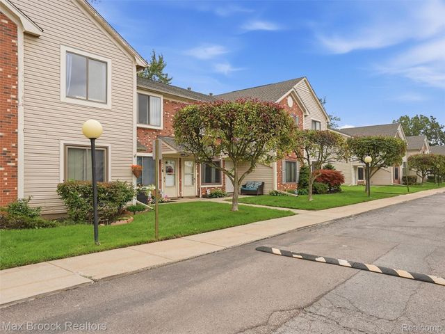 30613 Hidden Pines Lane, Roseville, MI 48066