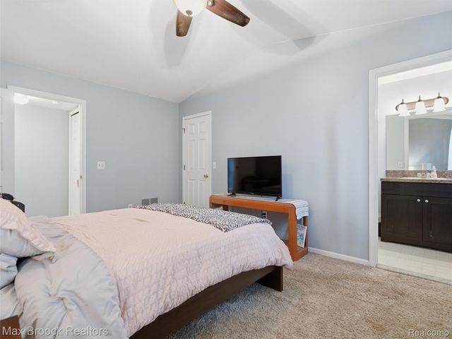 30613 Hidden Pines Lane, Roseville, MI 48066