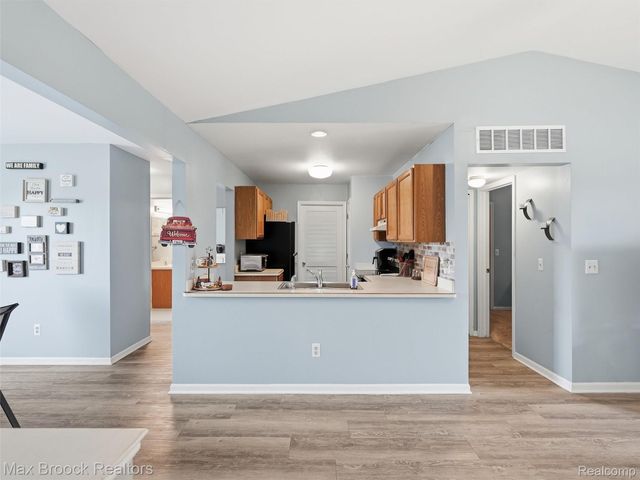 30613 Hidden Pines Lane, Roseville, MI 48066