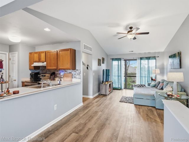 30613 Hidden Pines Lane, Roseville, MI 48066