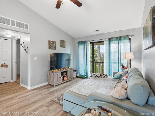 30613 Hidden Pines Lane, Roseville, MI 48066