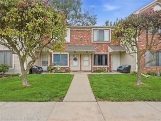 30613 Hidden Pines Lane, Roseville, MI 48066