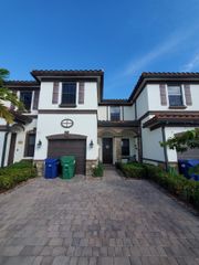 18421 NW 89th Ct, Hialeah, FL 33018