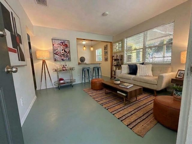 2401 QUINCY STREET S, St Petersburg, FL 33711