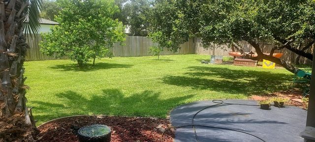 110 Palo Pinto Dr, Rockport, TX 78382