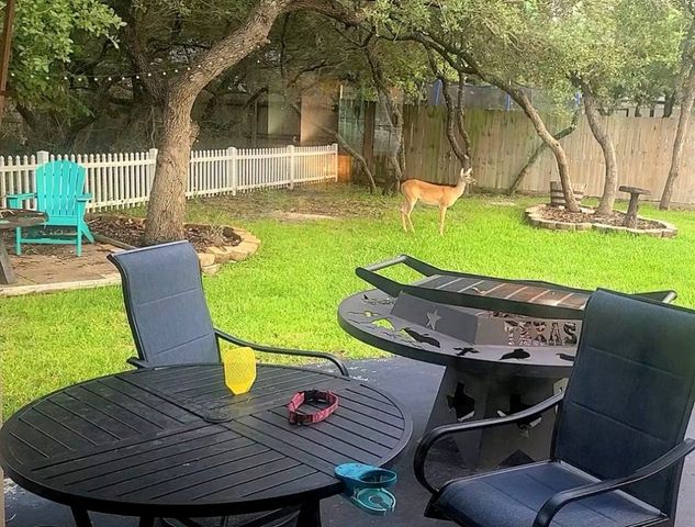 110 Palo Pinto Dr, Rockport, TX 78382