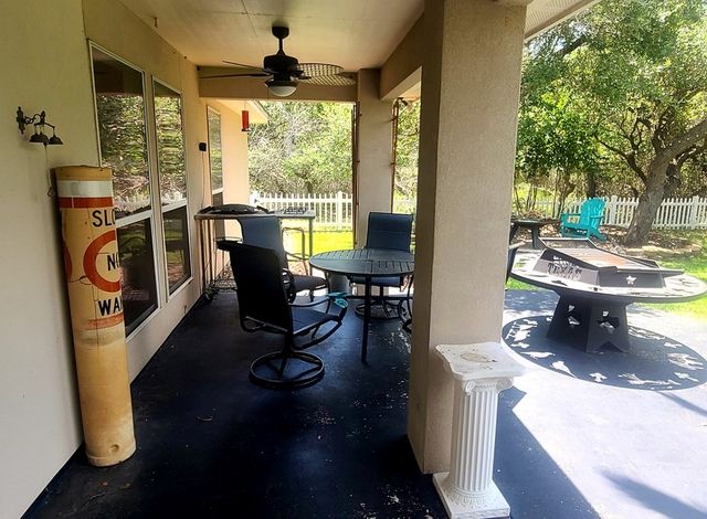 110 Palo Pinto Dr, Rockport, TX 78382