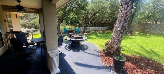 110 Palo Pinto Dr, Rockport, TX 78382