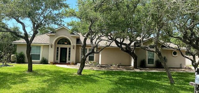 110 Palo Pinto Dr, Rockport, TX 78382