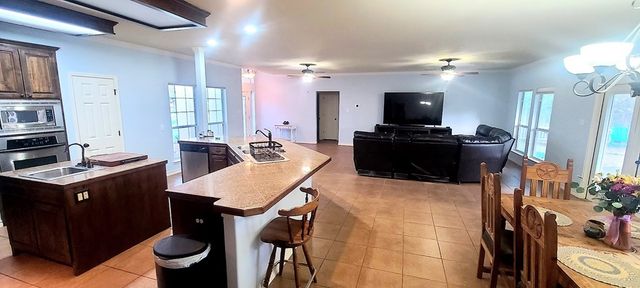 110 Palo Pinto Dr, Rockport, TX 78382