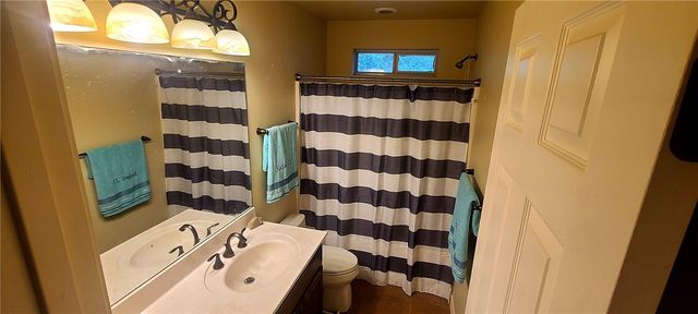 110 Palo Pinto Dr, Rockport, TX 78382