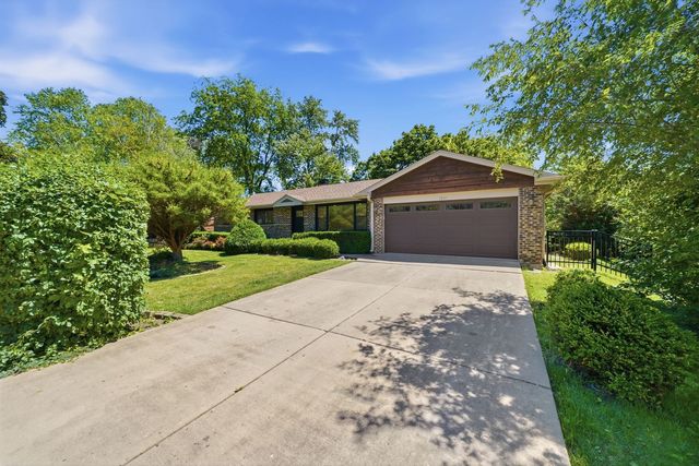 1801 N Iris Drive, Palatine, IL 60074