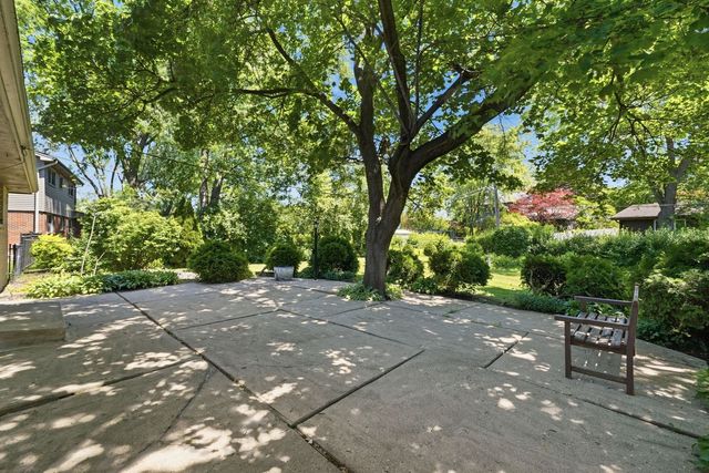 1801 N Iris Drive, Palatine, IL 60074