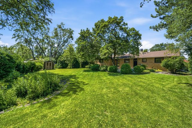 1801 N Iris Drive, Palatine, IL 60074