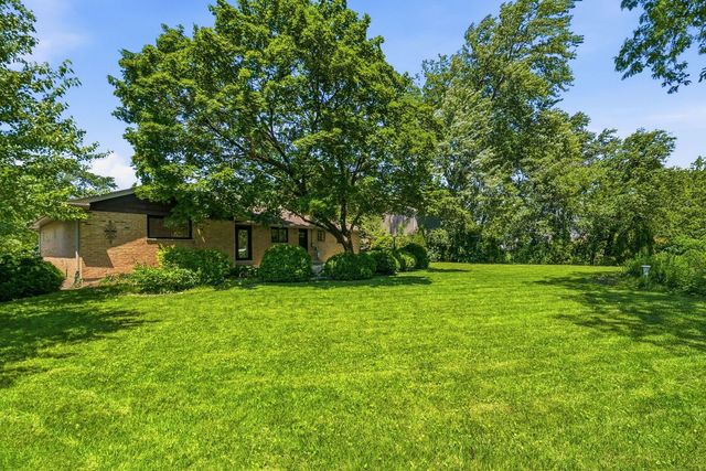 1801 N Iris Drive, Palatine, IL 60074