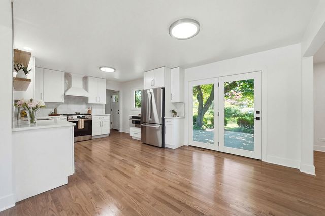 1801 N Iris Drive, Palatine, IL 60074